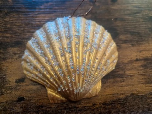 Gold painted scallop shell - painted,